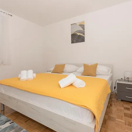 Lily Apartment Makarska