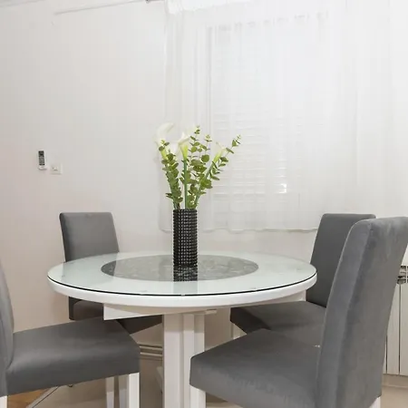 Lily Apartment