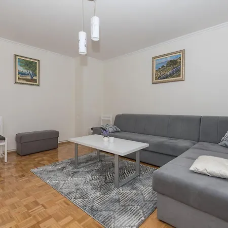 Lily Apartment *